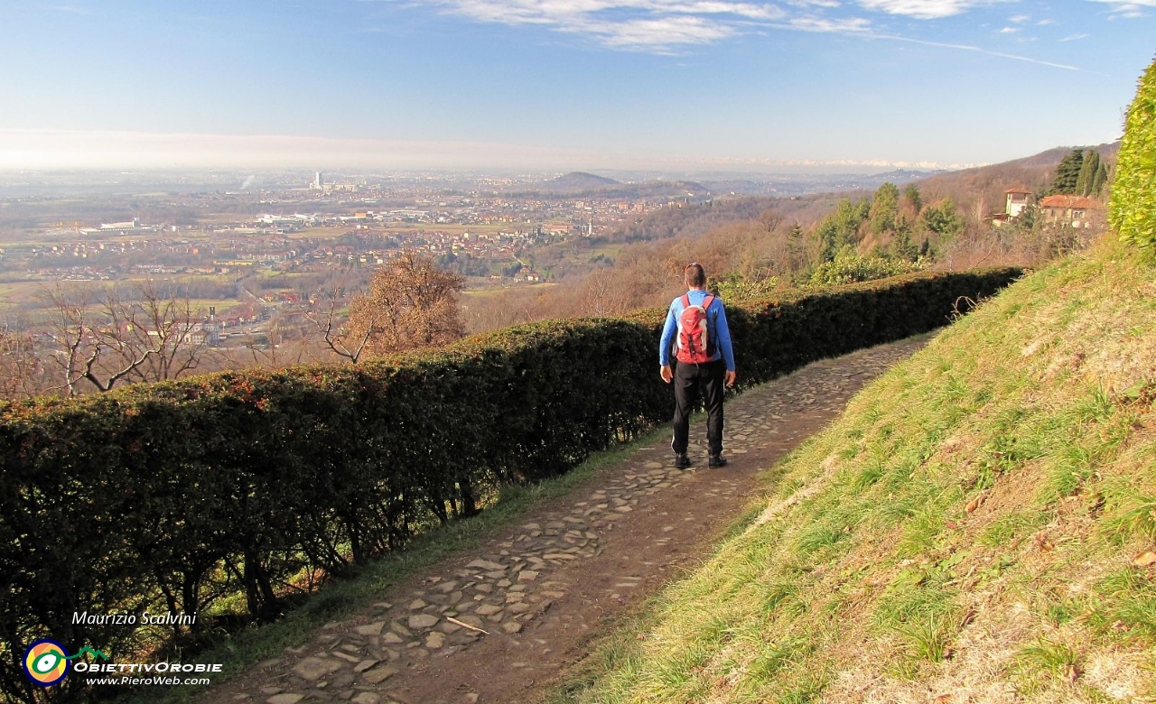 26 Montealbano, panorama verso le pianure d'occidente...JPG